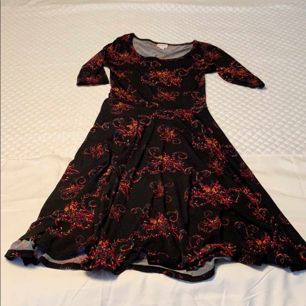 Lularoe Nicole size small black background